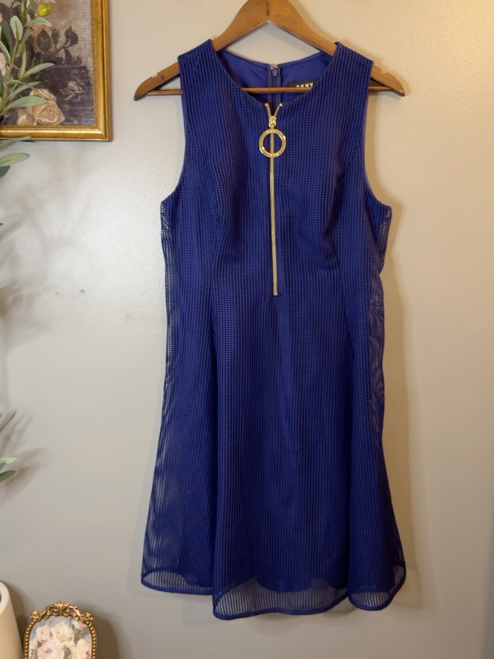 DKNY Size 10 Blue Mesh Sleeveless Shift Dress Gold O-Ring Zip Modern Cocktail - Picture 3 of 8